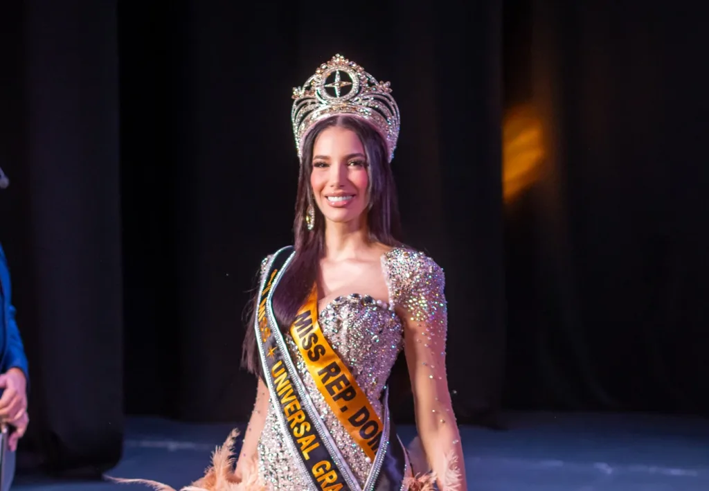 Suny Galvez conquista para Republica Dominicana la corona de Miss Universal Grand 2026 e1788987141565