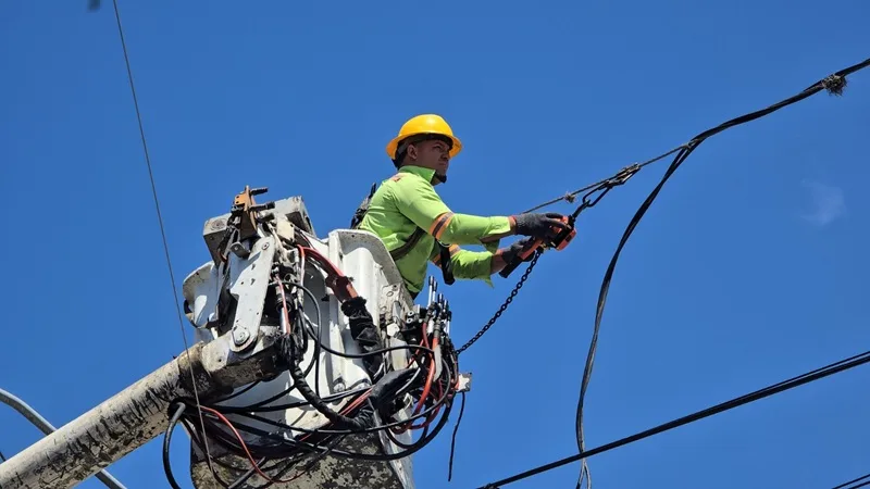 EDENORTE alcanza 60 % de avance en modernización de redes eléctricas en Loma de Cabrera EDENORTE alcanza 60 % de avance en modernización de redes eléctricas en Loma de Cabrera