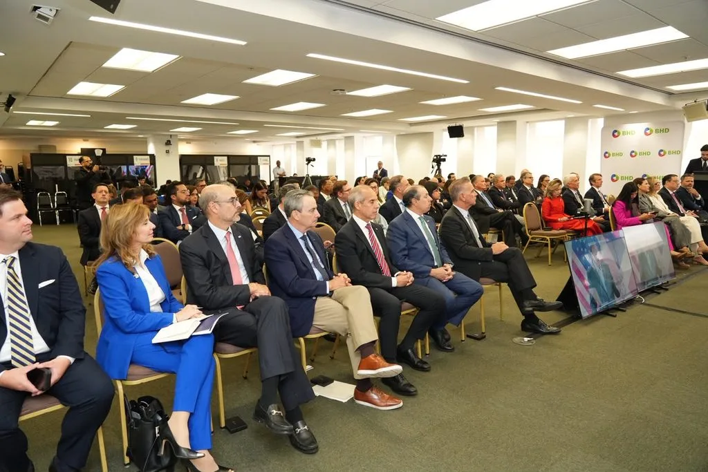 Yayo Sanz Lovatón lleva ante la OEA apuesta por IA para transformar las mipymes Yayo Sanz Lovaton fue invitado como ponente principal del panel La IA para las micro pequenas y med