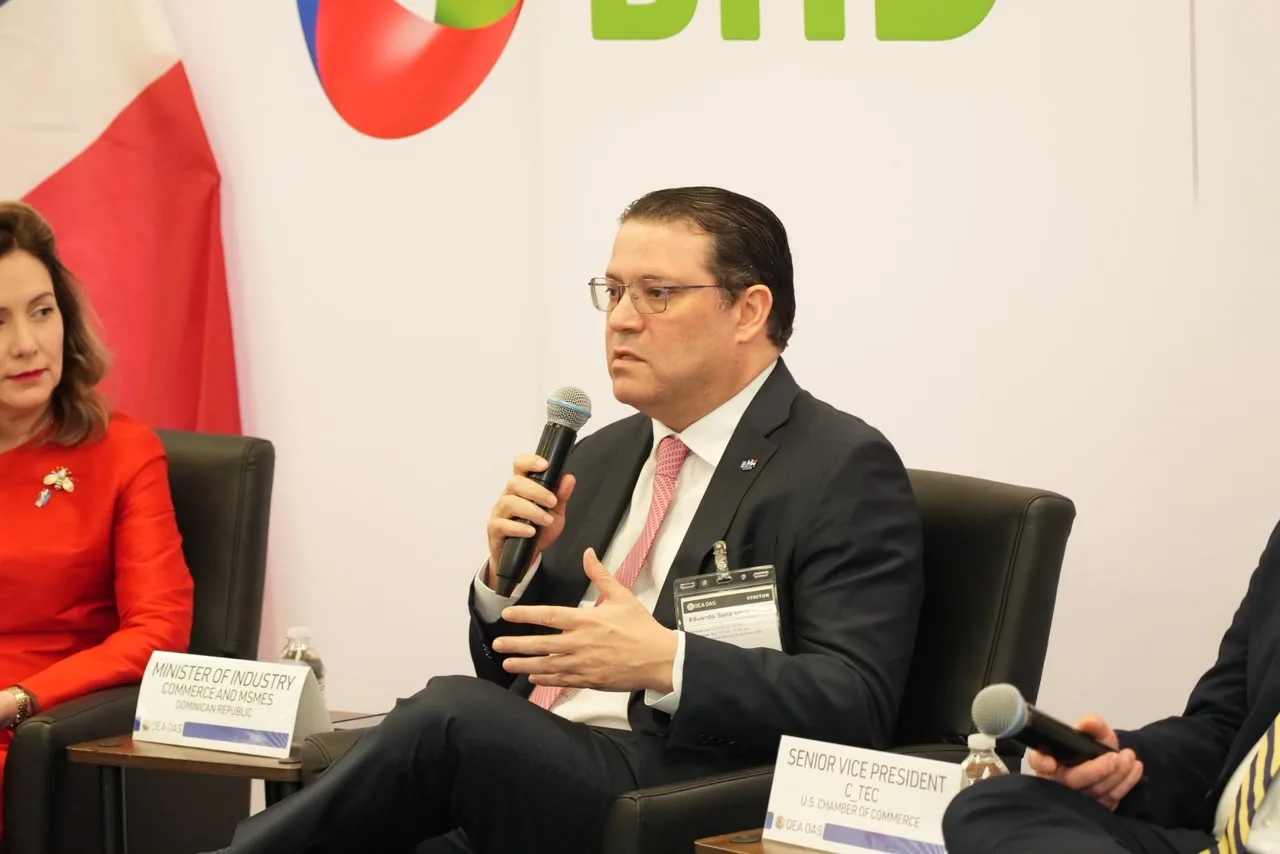 Yayo Sanz Lovatón lleva ante la OEA apuesta por IA para transformar las mipymes Yayo Sanz Lovatón lleva ante la OEA apuesta por IA para transformar las mipymes