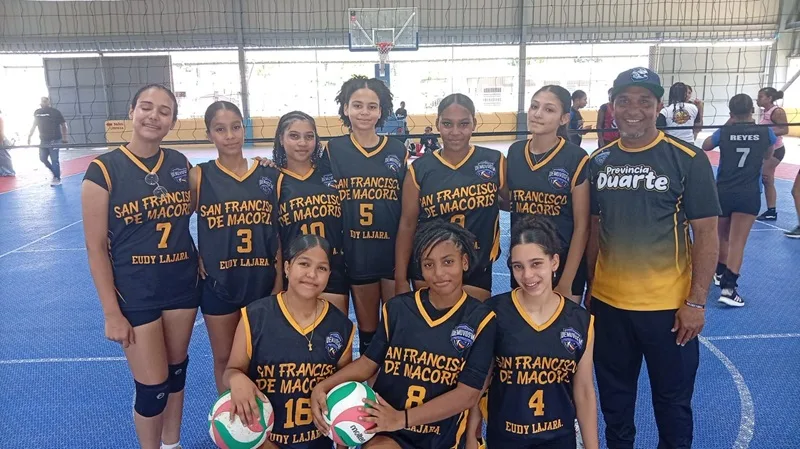 San Francisco de Macorís conquista eliminatorias Voleibol provincial Duarte U15 y U18 en ambas ramas Integrantes del equipo de voleibol femenino U18 que conquistó las eliminatorias de la provincia Duarte