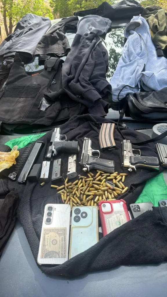 Intento de asalto a remesadora deja tres sospechosos muertos tras persecución en Azua pistolas asalto a remesadora deja tres sospechosos muertos tras persecucion en Azua
