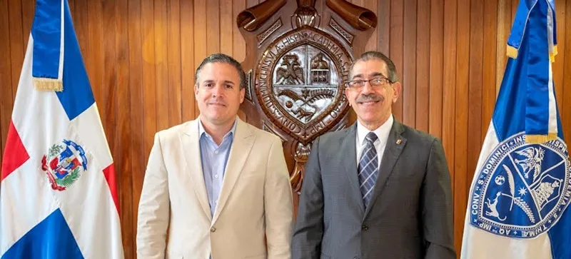 UASD y Mivhed avanzan en plan de viviendas para generar bienestar y movilidad social El rector de la UASD, doctor Jorge Asjana David y el ministro del Mivhed, licenciado Jean Luis durante la visita.