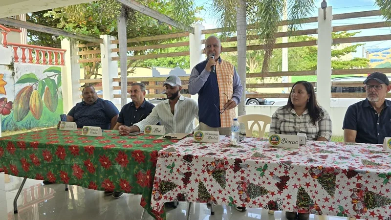 Aproporc RD expresan temor a desaparecer por la actitud desleal por parte de las autoridades en beneficiar a sectores externos Julián Abud, presidente de la Asociación de Productores Porcinos de la República Dominicana (Aproporc RD), al momento de sostener un encuentro nacional con productores de diversas localidades del país.