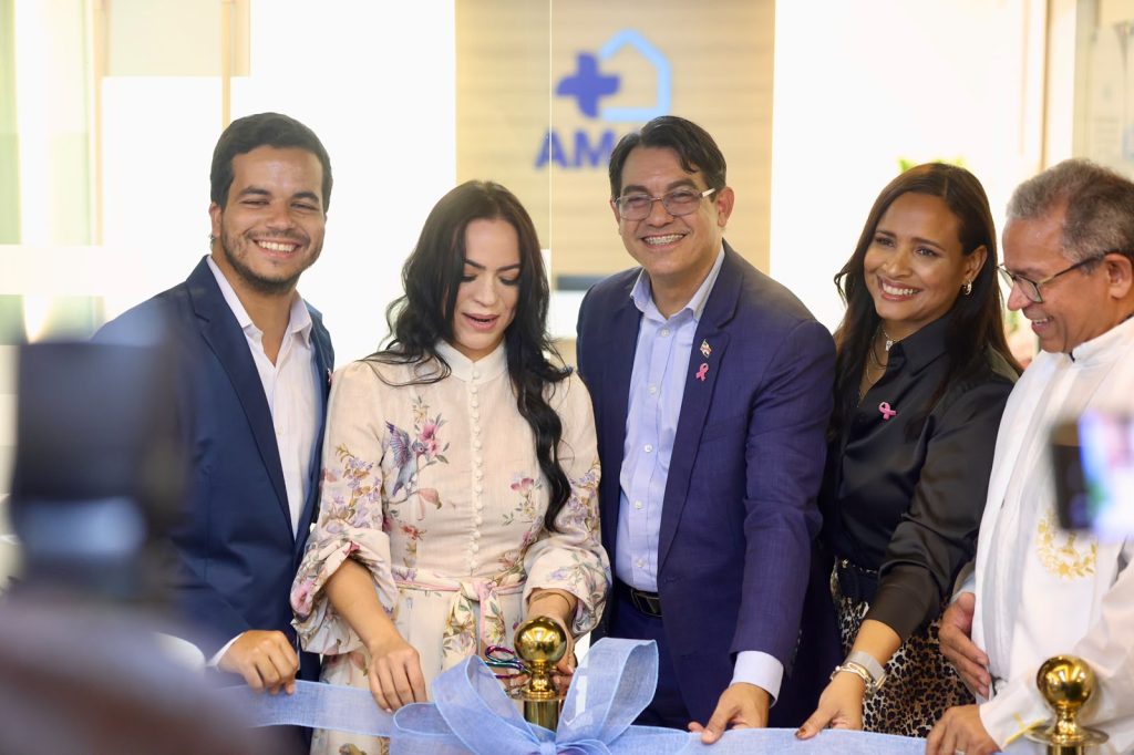 AMAD reabre sus puertas en Santiago con jornada sobre prevención del cáncer de mama