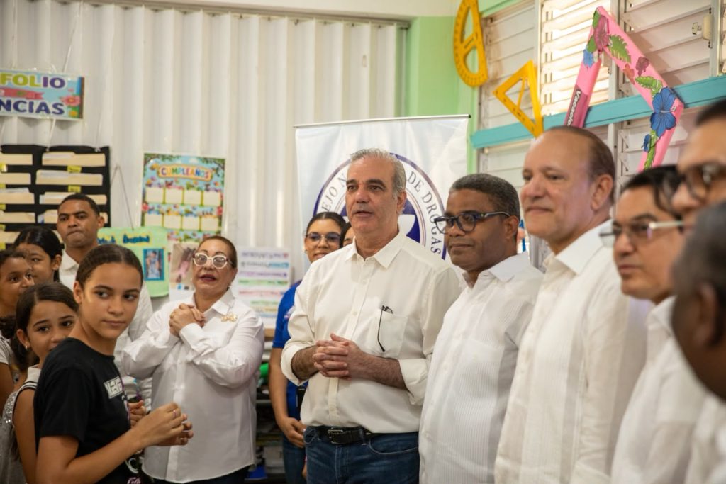Abinader lleva servicios sociales a más de 6 mil personas y amplía ayudas a 9,400 hogares en Santiago