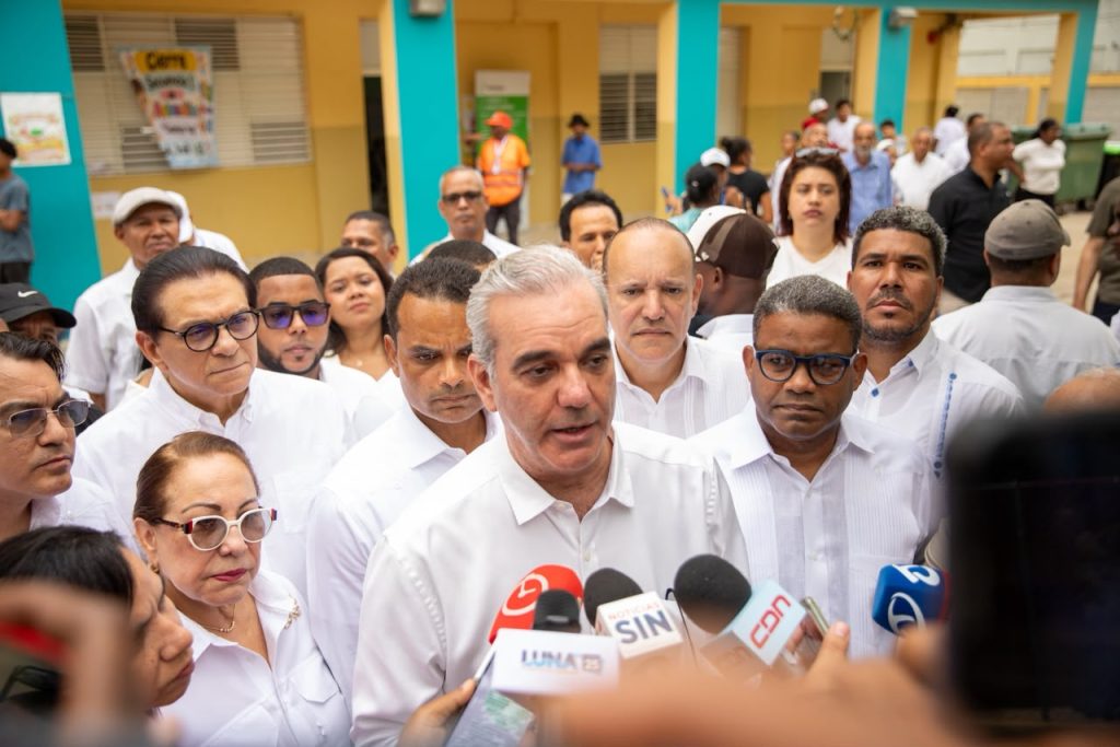 Abinader ordena refuerzo militar ante crisis haitiana y mantiene Gobierno en sesión permanente Abinader ordena refuerzo militar ante crisis haitiana y mantiene Gobierno en sesión permanente