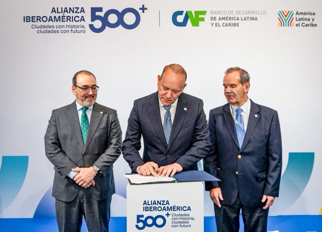 Ulises Rodríguez proyecta a Santiago en foro iberoamericano de ciudades celebrado en Madrid