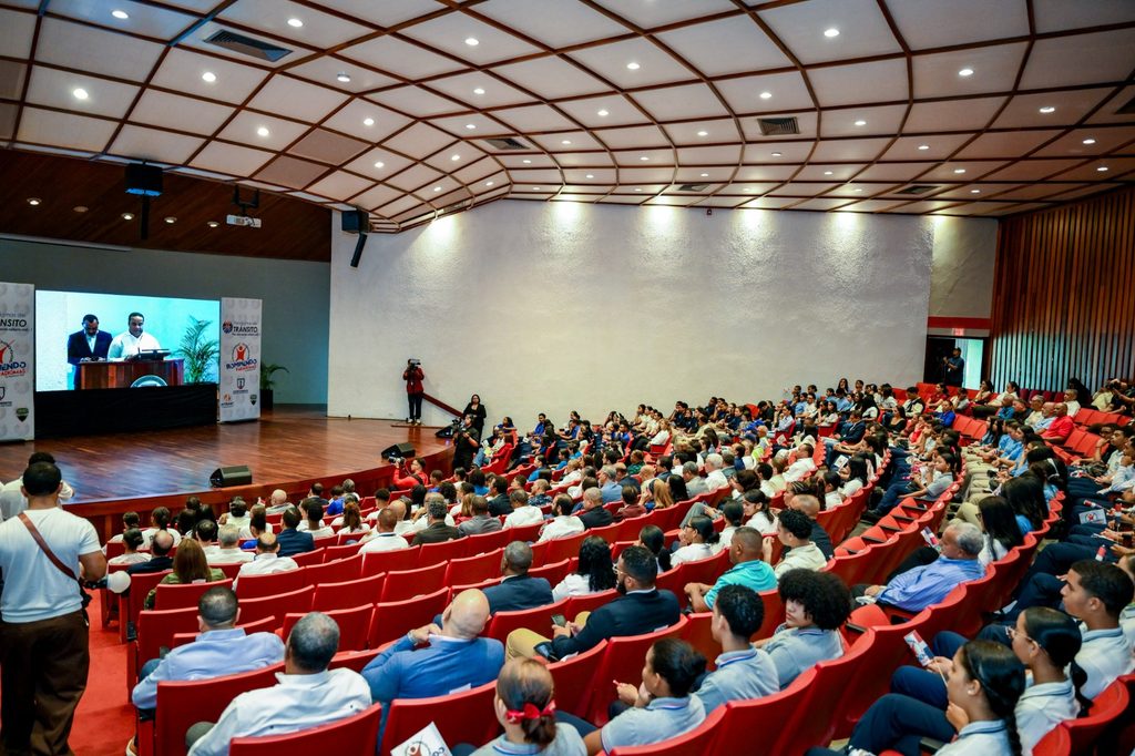 Alcaldia INTRANT y fundacion lanzan programa para reducir riesgos viales en Santiago