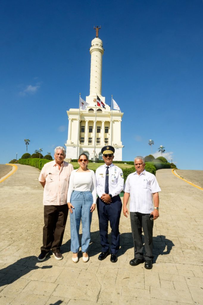 Antorcha de los IV Juegos Mundiales de la Policía llega al Monumento de Santiago Antorcha de los IV Juegos Mundiales de la Policía llega al Monumento de Santiago