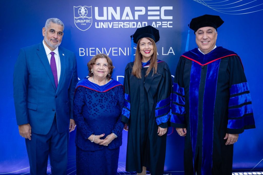Unapec gradúa a 858 nuevos profesionales y supera los 51 mil egresados