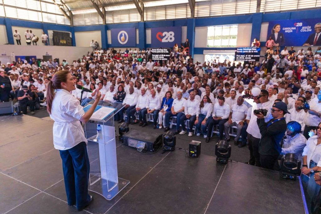Carolina Mejia en Santo Domingo Este
