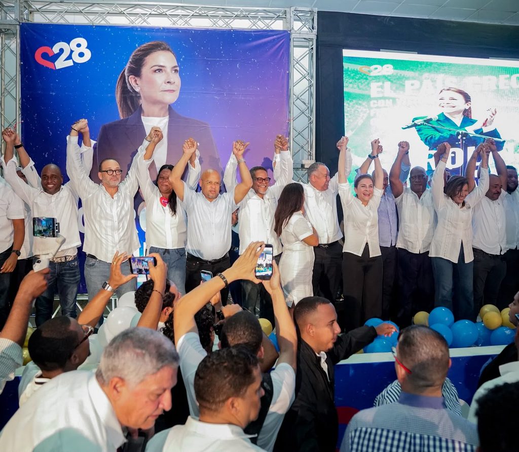 Carolina Mejia fortalece su estructura en la Circunscripcion 3 con 26 comandos politicos