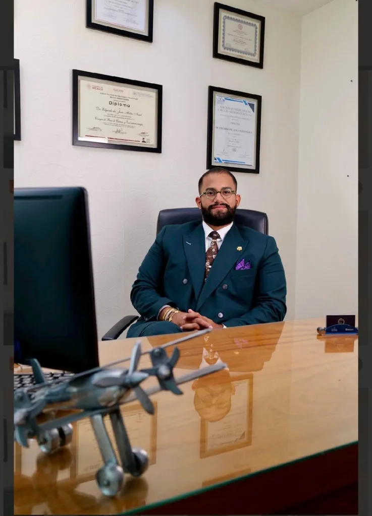 El Dr. Edgardo Mateo, neurocirujano, regresa para poner su formación al servicio de su gente