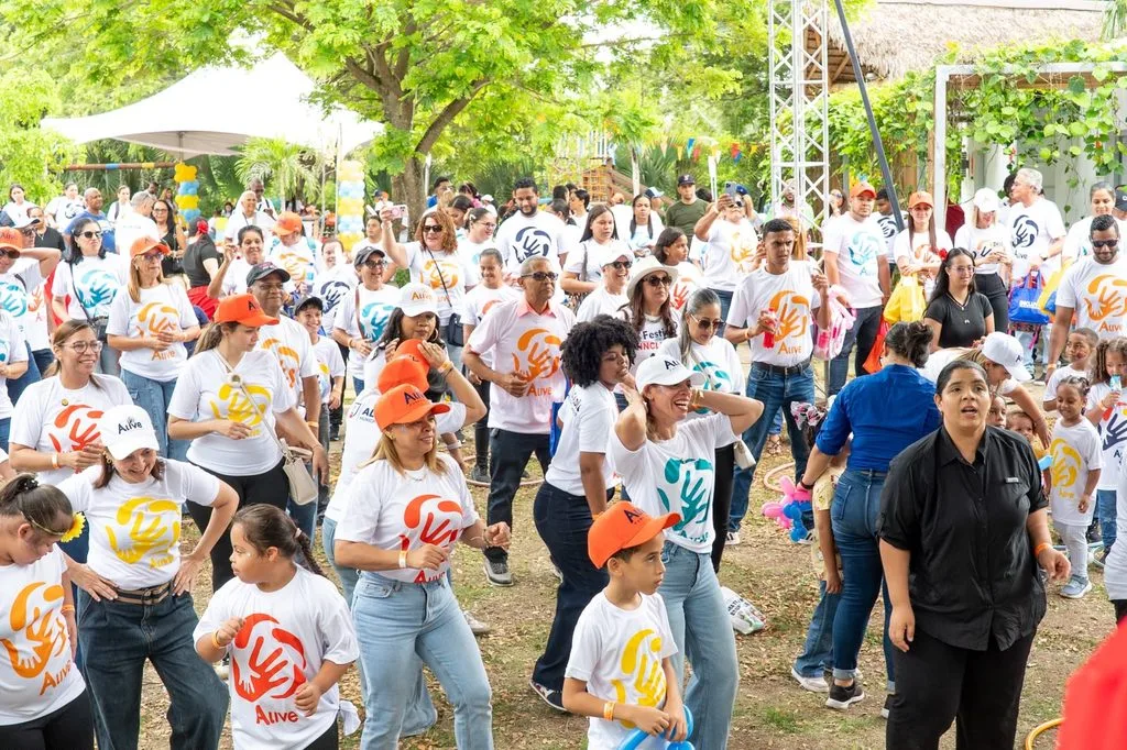 Fundación Alive reúne a más de 600 personas en Santiago y entrega beca educativa durante Festival de la Inclusión Fundacion Alive reune a mas de 600 personas en Santiago y entrega beca educativa durante Festival de la Inclusion1