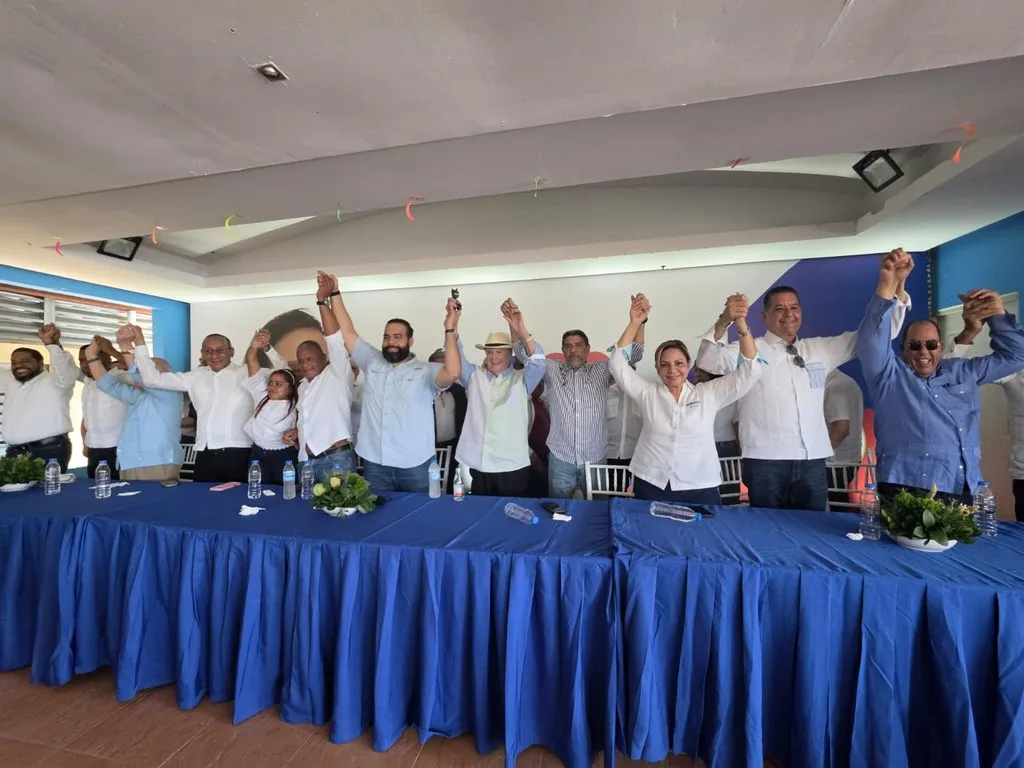 Hipólito Mejía moviliza apoyo a Carolina en Santiago y afirma que la JCE supervisará la interna del PRM Hipolito Mejia moviliza apoyo a Carolina en Santiago y afirma que la JCE supervisara la interna del PRM