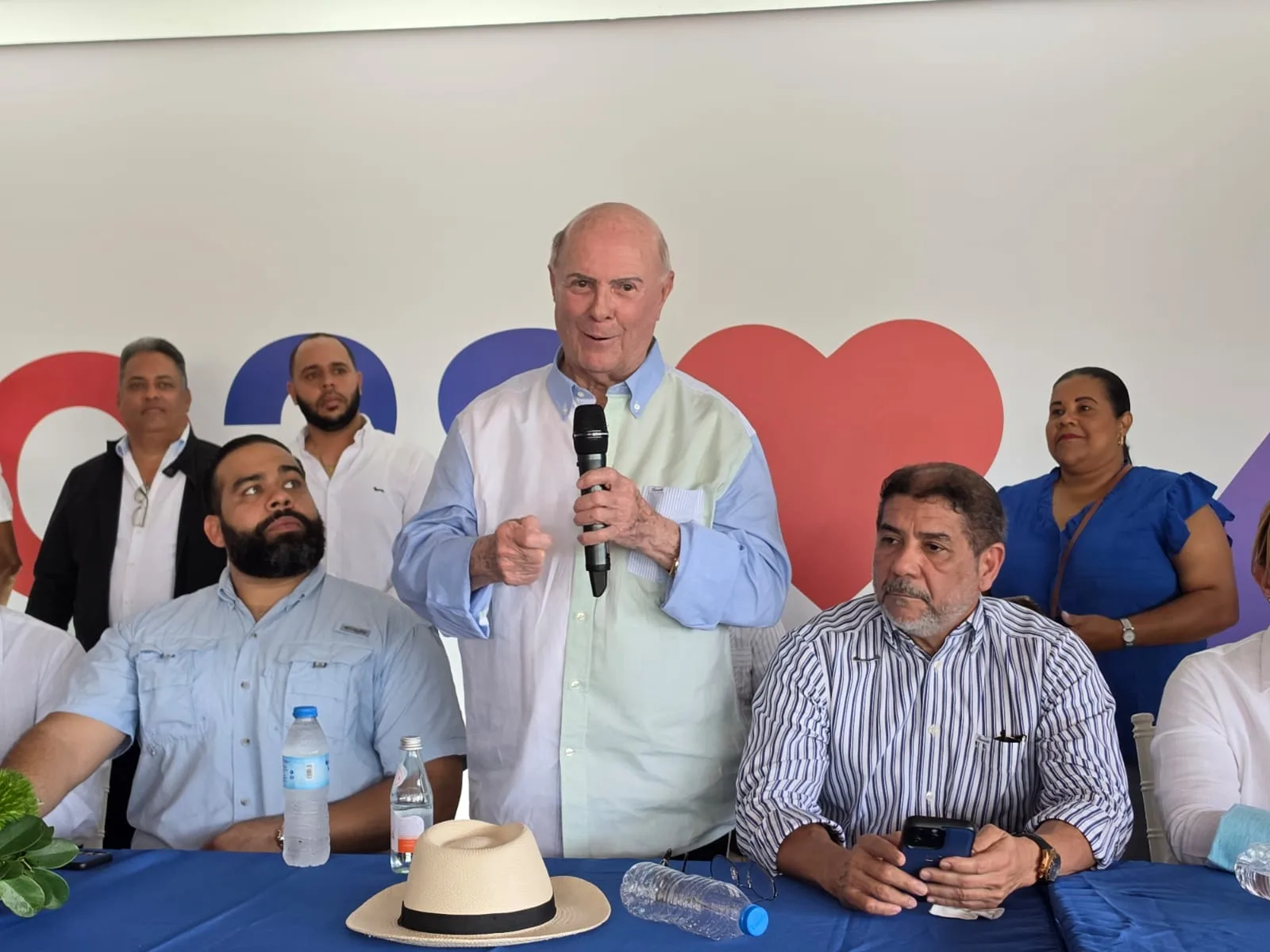 Hipólito Mejía moviliza apoyo a Carolina en Santiago y afirma que la JCE supervisará la interna del PRM Hipólito Mejía moviliza apoyo a Carolina en Santiago y afirma que la JCE supervisará la interna del PRM