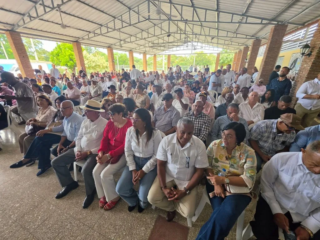 Hipólito Mejía moviliza apoyo a Carolina en Santiago y afirma que la JCE supervisará la interna del PRM Hipolito Mejia moviliza apoyo a Carolina en Santiago y afirma que la JCE supervisara la interna del PRM3