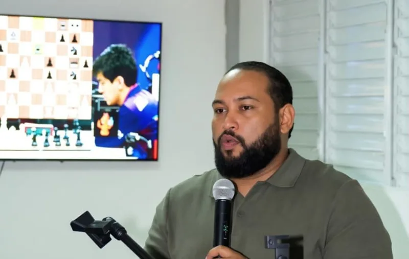 Anuncian el Primer Torneo Escolar de Ajedrez en Puerto Plata Hugo José González director provincial del Inelfi en Puerto Plata.