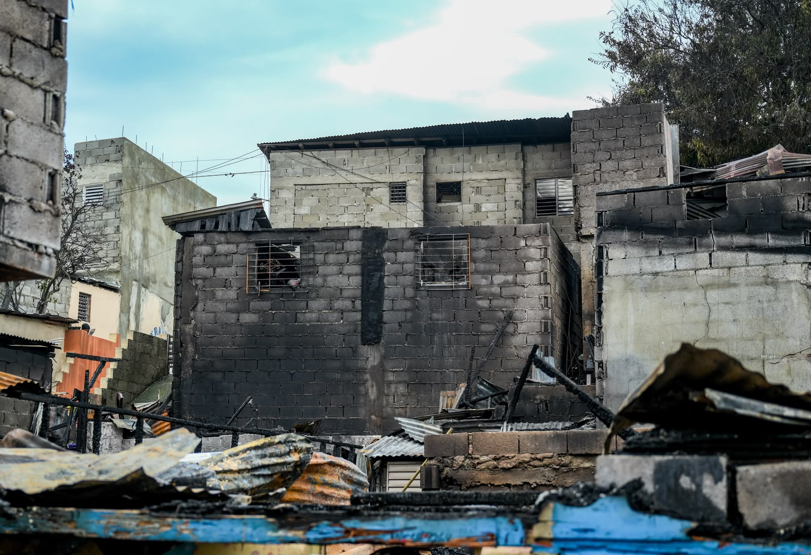 Incendio destruye cinco viviendas en La Cambronal y deja familias damnificadas1