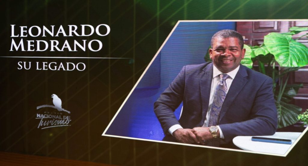 Leonardo Medrano por mas de 30 anos de trayectoria1