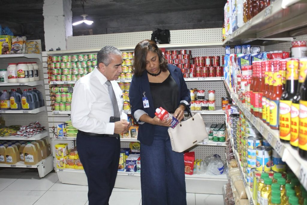 MICM orienta negocios de San Antonio para cumplir requisitos de Salud Pública
