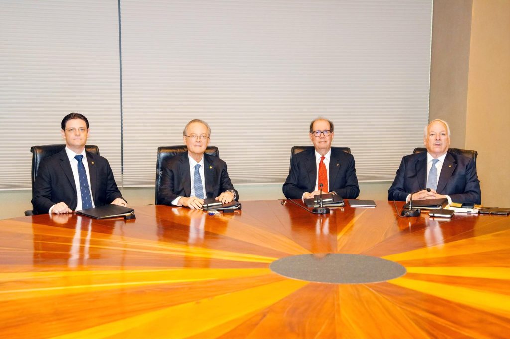 Manuel Grullón Hernández asume la presidencia del Consejo de Grupo Popular; Manuel A. Grullón pasa a presidente Ad Vitam
