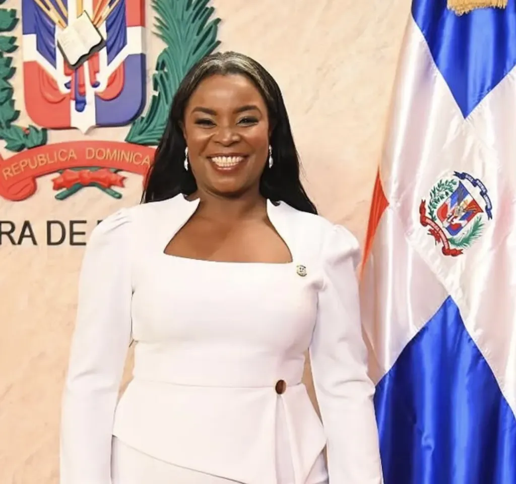 Diputada del PRM habría sido detenida tras intervenir en arresto durante fiestas patronales en Elías Piña Diputada del PRM habría sido detenida tras intervenir en arresto durante fiestas patronales en Elías Piña