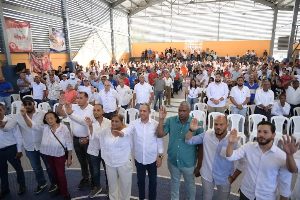 Proyecto de David Collado suma 400 dirigentes en nueva juramentación en Santiago Proyecto de David Collado suma 400 dirigentes en nueva juramentacion en Santiago1