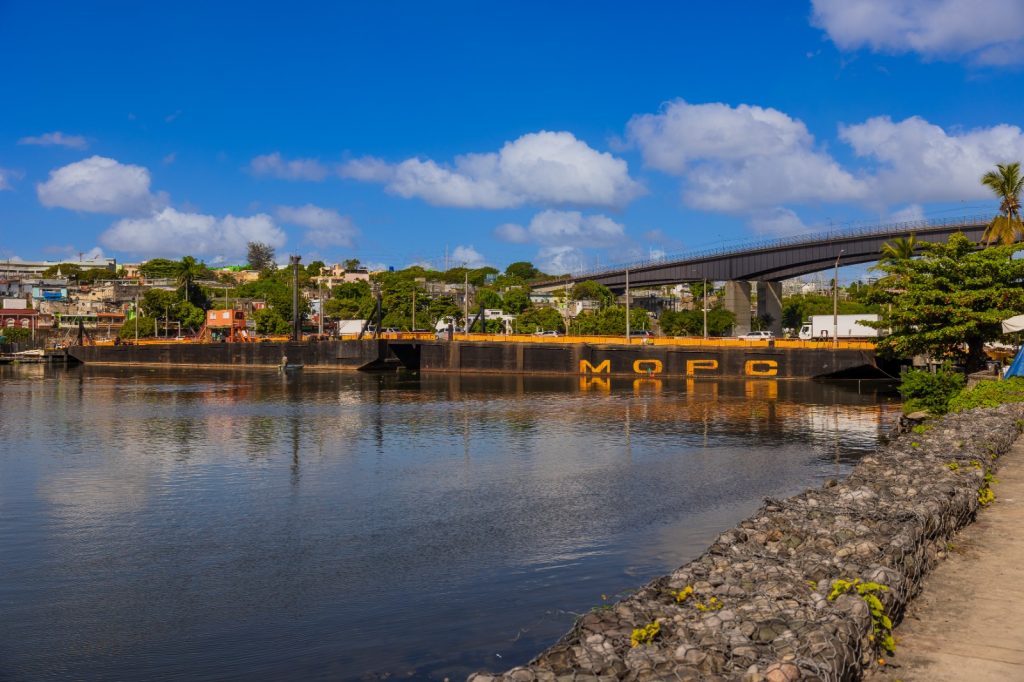 Puente Flotante cerrará este sábado por paso de embarcación en el río Ozama