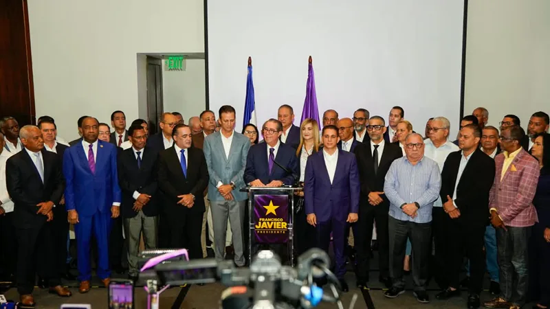 El aspirante presidencial peledeísta dice que bajo cualquier escenario y en el tiempo que sea, se convertirá en el próximo Presidente de la República El aspirante presidencial peledeísta dice que bajo cualquier escenario y en el tiempo que sea, se convertirá en el próximo Presidente de la República