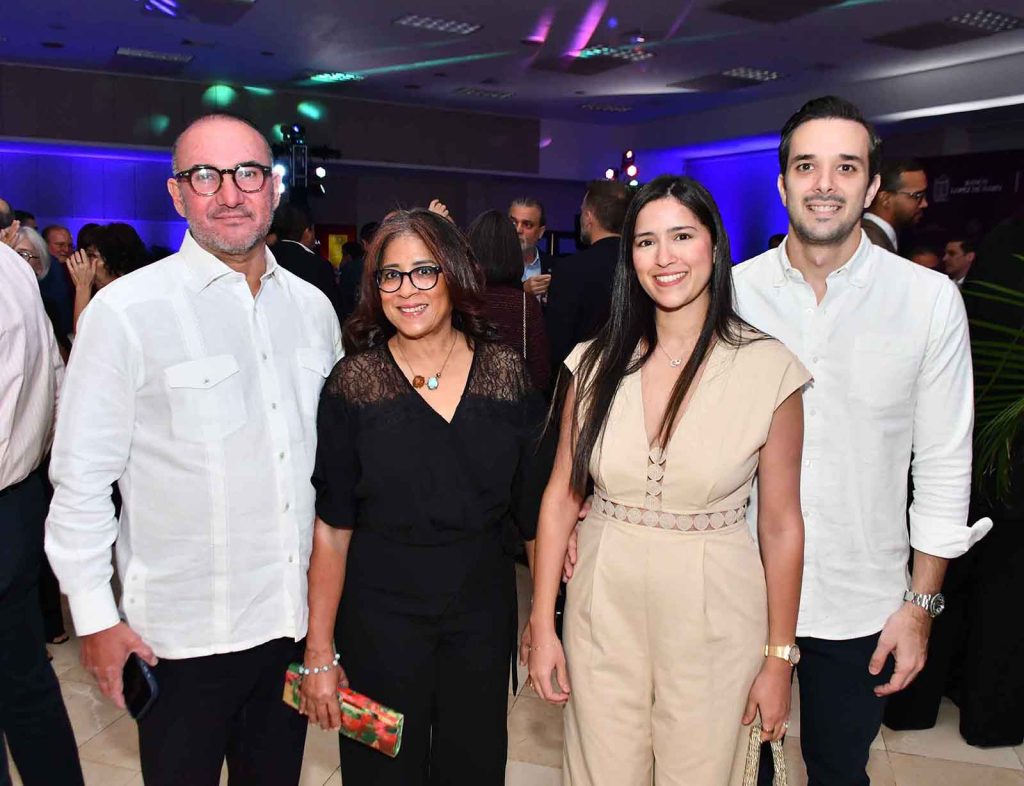 Rafael Perez Barroso Luisa De Perez Maria Del Carmen Perez y Roberto De Moya