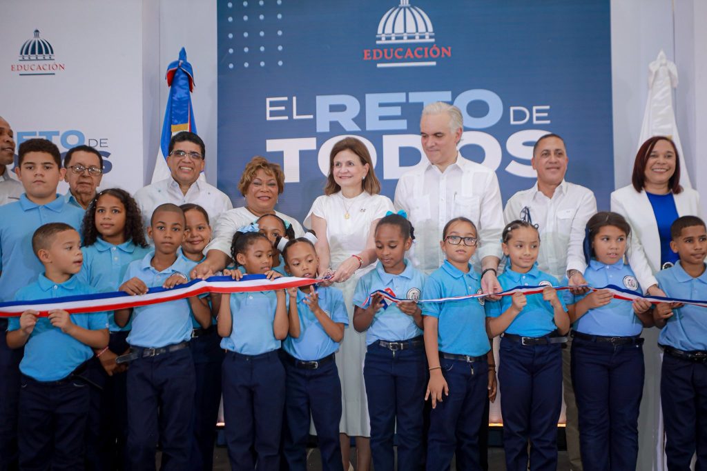 Raquel Pena entrega 836 apartamentos y deja en funcionamiento escuela para 945 estudiantes en Santo Domingo Este
