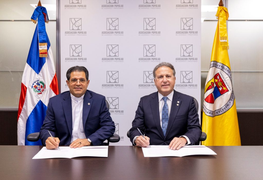 APAP y PUCMM impulsan “El Colmado Inteligente” para digitalizar pequeños comercios con IA