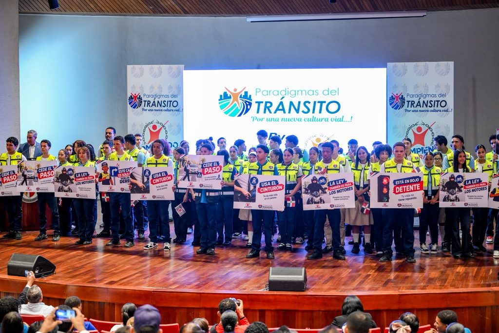 Robinson Díaz lanza programa vial con 26 centros educativos y 150 agentes en Santiago Robinson Diaz lanza programa vial con 26 centros educativos y 150 agentes en Santiago1
