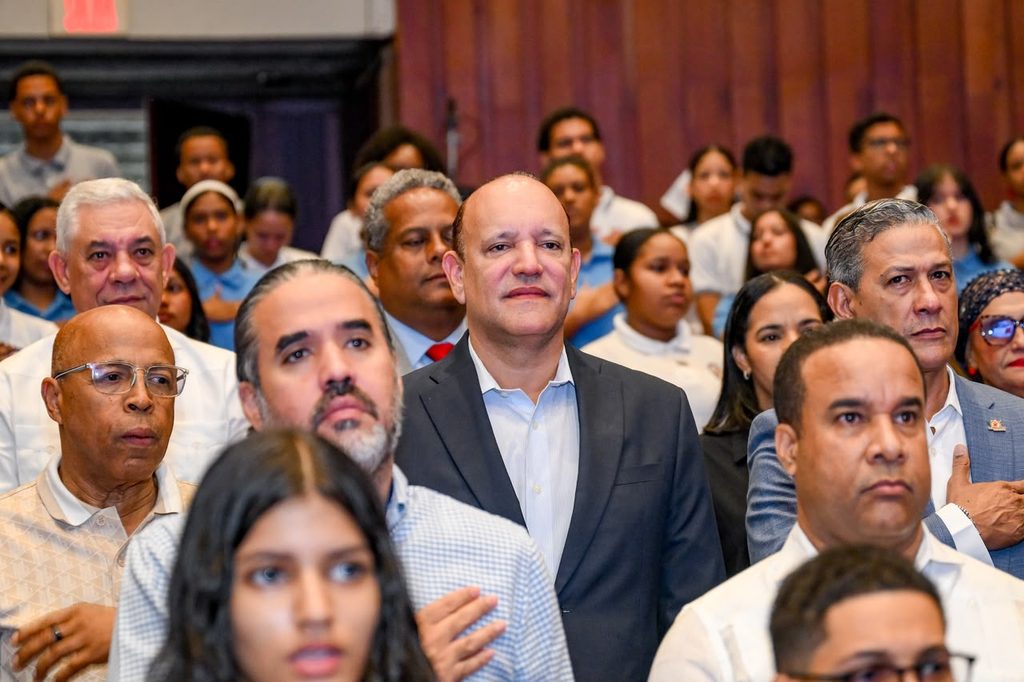Robinson Díaz lanza programa vial con 26 centros educativos y 150 agentes en Santiago Robinson Diaz lanza programa vial con 26 centros educativos y 150 agentes en Santiago2