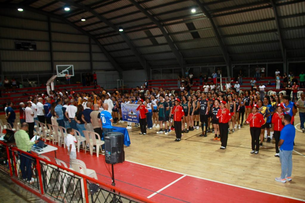 Santiago celebra 50 años del Intermunicipal de Voleibol con 18 equipos en competencia Santiago celebra 50 anos del Intermunicipal de Voleibol con 18 equipos en competencia1