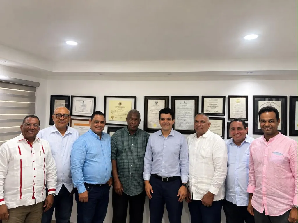 Wellington Arnaud suma cinco exdiputados a su proyecto presidencial rumbo a 2028