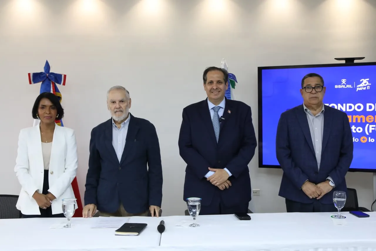 Aseguran acceso a medicamentos de hasta RD$16 millones para enfermedades de alto costo con el FOMAC Aseguran acceso a medicamentos de hasta RD$16 millones para enfermedades de alto costo con el FOMAC