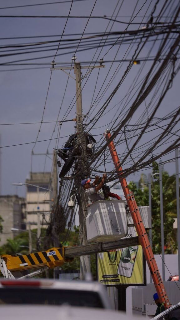 Alcaldía de Santiago llama a regularizar cableado y retira tendidos en desuso cableado y retira tendidos en desuso en Santiago1