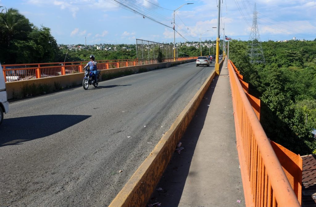 MOPC restringe tránsito pesado en puente de La Barquita por segunda fase de mantenimiento